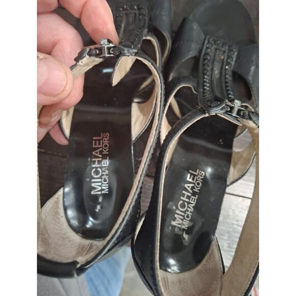 EUC Michael Kors Black Leather T Strap Zip Front Heels/Size 6M - Picture 8 of 10